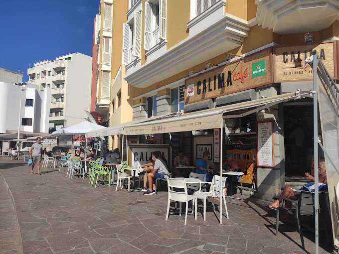 Calima Café — terraza